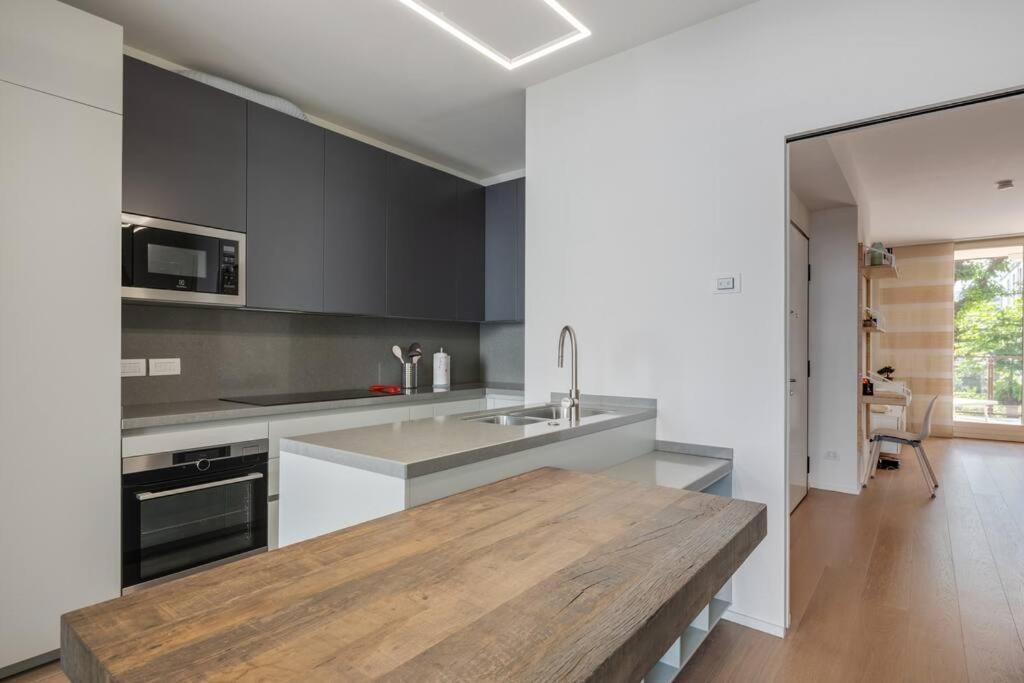 Easylife - Modern And Spacious Apt In Fiera City Life มิลาน ภายนอก รูปภาพ