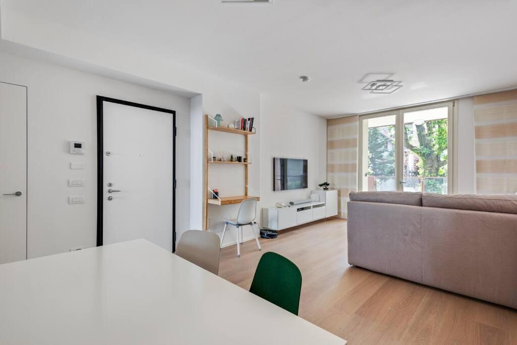 Easylife - Modern And Spacious Apt In Fiera City Life มิลาน ภายนอก รูปภาพ