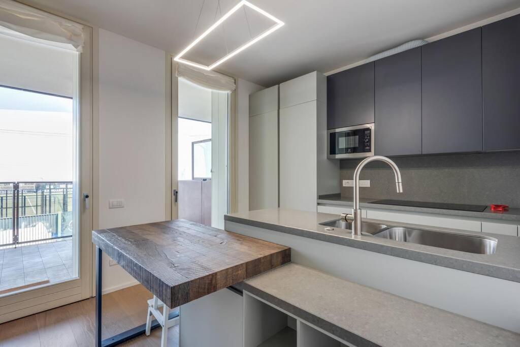 Easylife - Modern And Spacious Apt In Fiera City Life มิลาน ภายนอก รูปภาพ